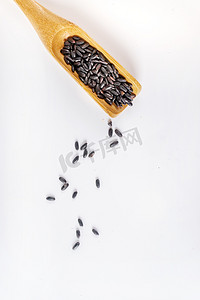 木勺黑米营养健康食材摄影图配图