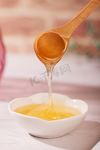 三伏摄影照片_食材液体蜂蜜花蜜土特产摄影图配图