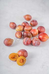 水果食品西梅鲜甜营养摄影图配图