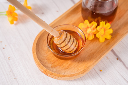 食三伏天摄影照片_蜂蜜营养食品美味健康摄影图配图