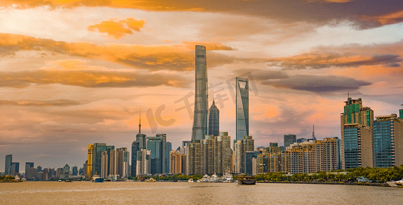 水彩城市高楼摄影照片_上海CBD地标城市晚霞楼群岸边摄影图