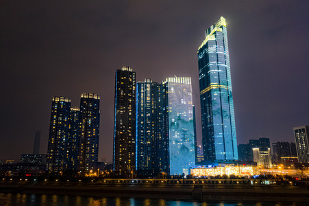 武汉城市建筑群夜晚居民楼越秀仰拍摄影图配图