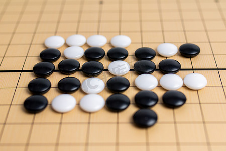 黑白摄影照片_围棋室内黑白棋局棚拍摆拍摄影图配图