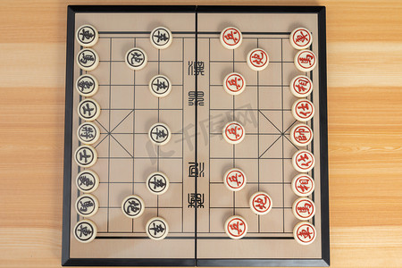 中国象棋棚拍俯拍全盘象棋室内静物摄影图配图