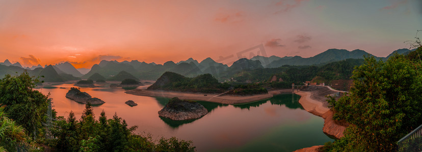 阳朔山水摄影照片_山峰山水清远桃花湖夕阳山水山水夕阳摄影图配图