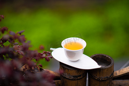 茶汤下午茶杯室外品茶摄影图配图