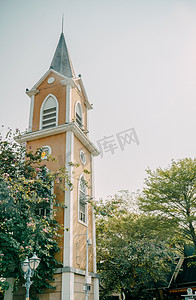 欧式建筑塔尖文艺教堂摄影图配图