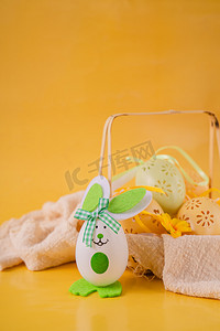 黄色兔子摄影照片_清新可爱兔子复活蛋复活节摄影图配图