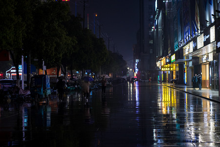 雨晚上雨水街道下雨摄影图配图