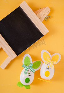 兔子黄色摄影照片_清新可爱复活节兔子摆拍摄影图配图
