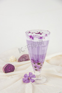 紫薯奶茶饮品白天紫薯奶茶室内紫薯奶茶食物摄影图配图