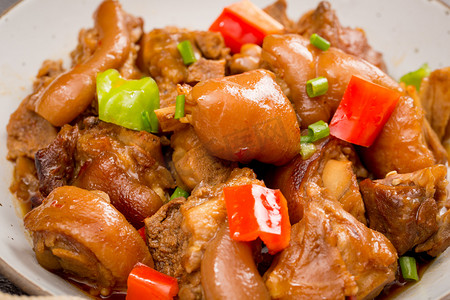 火锅配菜动画摄影照片_中餐卤猪蹄红椒炖菜下饭餐饮摄影图配图