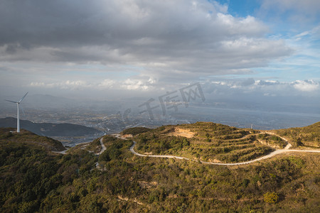 港风电商摄影照片_瑞安市西湾山峰风电下午山峰山上无摄影图配图