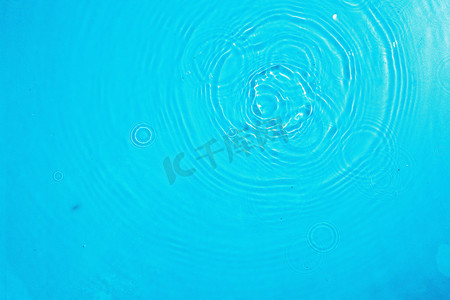 蓝色水波水纹摄影照片_水波纹白天水波纹室外水波纹水花摄影图配图
