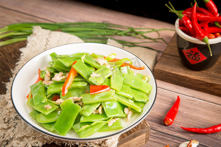 美食中餐炒菜扁豆豆荚炒肉摄影图配图