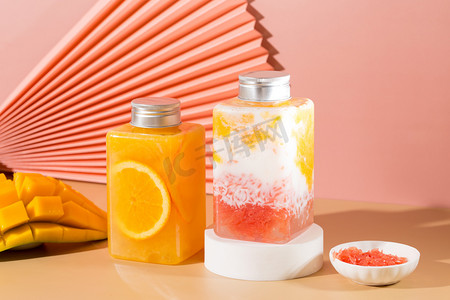 夏季饮品摄影照片_夏季饮品水果茶橙子满杯鲜橙摄影图配图