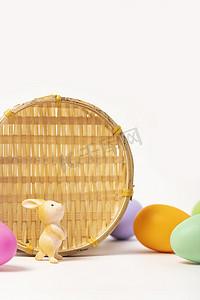 立夏彩蛋摄影照片_复活节节日彩蛋兔子白色静物摄影图配图