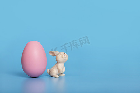 复活节节日兔子彩蛋蓝色创意静物摄影图配图