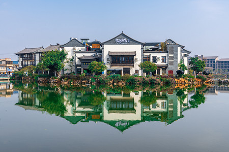 小桂湖公园风光上午建筑室外旅游摄影图配图