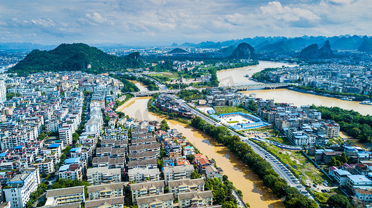 航拍实拍城市江水洪峰过境夏季暴雨后城市建筑群