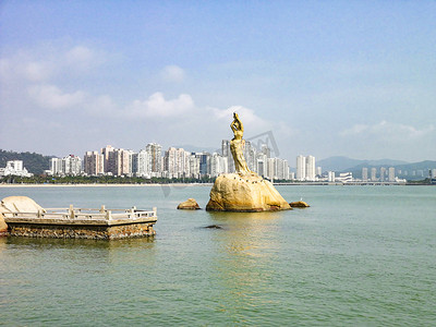 珠海摄影照片_珠海中午雕塑海上大海摄影图配图