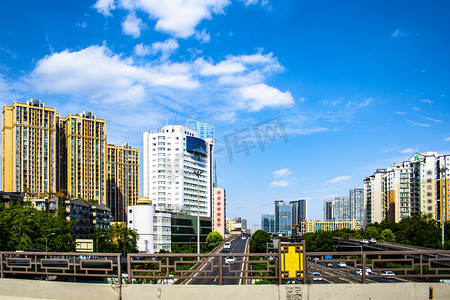 四川成都网红地标玉林路尽头的街道