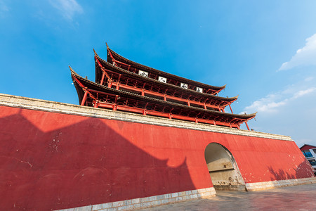 昆明摄影照片_建水城门下午城门室外摄影摄影图配图