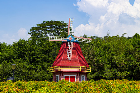 风景风车摄影照片_游乐园大风车建筑