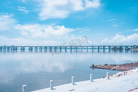 夏日海边风景摄影照片_海岸线风景图