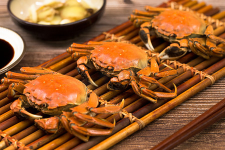 螃蟹美味摄影照片_金秋肥美稻香螃蟹