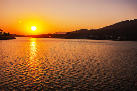山水风景图案摄影照片_摄影绚丽黄昏日落