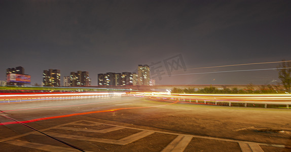 流光摄影照片_城市街道夜景流光车轨