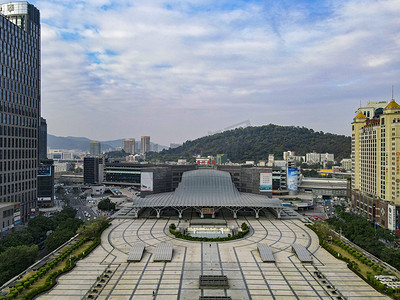 广州东站摄影照片_广州中午东站火车站交通摄影图配图