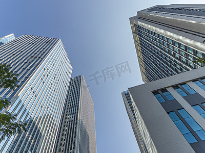 商务大厦白天商务大厦办公楼风光摄影图配图