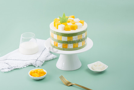 水果糕点摄影照片_西式精致西点甜食蛋糕奶油黄桃摄影图配图