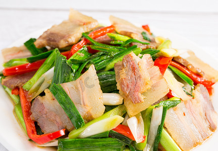 诱人美食摄影照片_特色菜家常菜蒜苗炒腊肉中式美食中餐摄影图配图