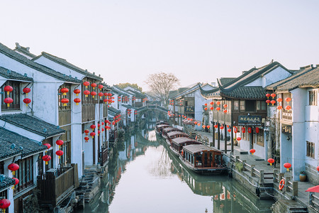 中国风元素黑色摄影照片_苏州白天江南水乡小桥流水旅行打卡摄影图配图