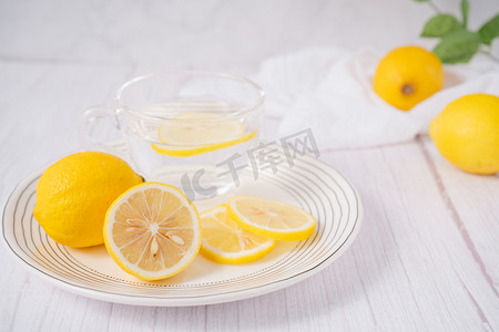 美食水果营养柠檬鲜果摄影图配图