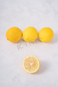 美味水果柠檬摄影照片_美食食品水果柠檬健康摄影图配图