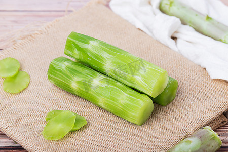 绿色果蔬摄影照片_果蔬蔬菜莴苣笋绿色美食摄影图配图