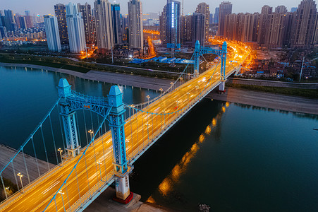 俯视沙滩俯视摄影照片_武汉城市建筑夜晚建筑交通古田桥俯视航拍摄影图配图