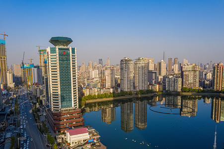 蓝天航拍摄影照片_武汉城市建筑群晴天建筑群北湖航拍摄影图配图