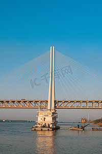 竖排摄影照片_武汉城市建筑晴天建筑天兴洲大桥竖拍摄影图配图