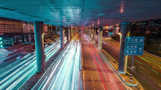 虫洞穿梭摄影照片_赛博朋克感城市夜景立交桥车流交通灯光延时