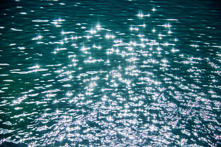 水光清晨波光湖面观赏摄影图配图