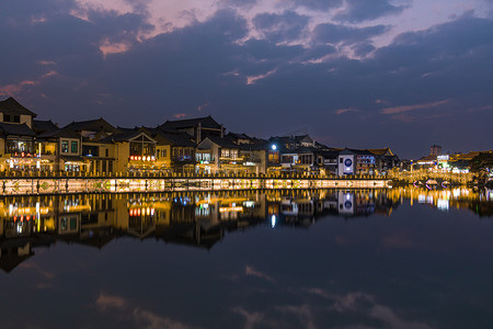 云南摄影照片_建水小桂湖夜景夜晚建筑室外旅游摄影图配图