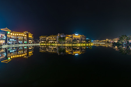 蓝色夜景城市摄影照片_小桂湖夜景晚上建筑室外拍摄摄影图配图