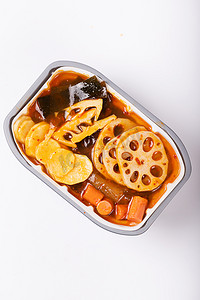 香辣火锅摄影照片_小火锅方便食品自热锅涮熟土豆摄影图配图