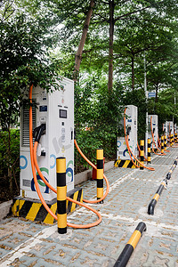 环保科技摄影照片_新能源汽车充电桩环保科技摄影图配图