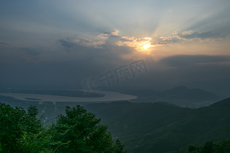 湖水河流摄影照片_瑞安市飞云江河流夕阳河流山峰无摄影图配图